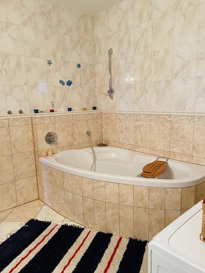 Rosehill Garden Family Villa With A Great Budapest View Bagian luar foto