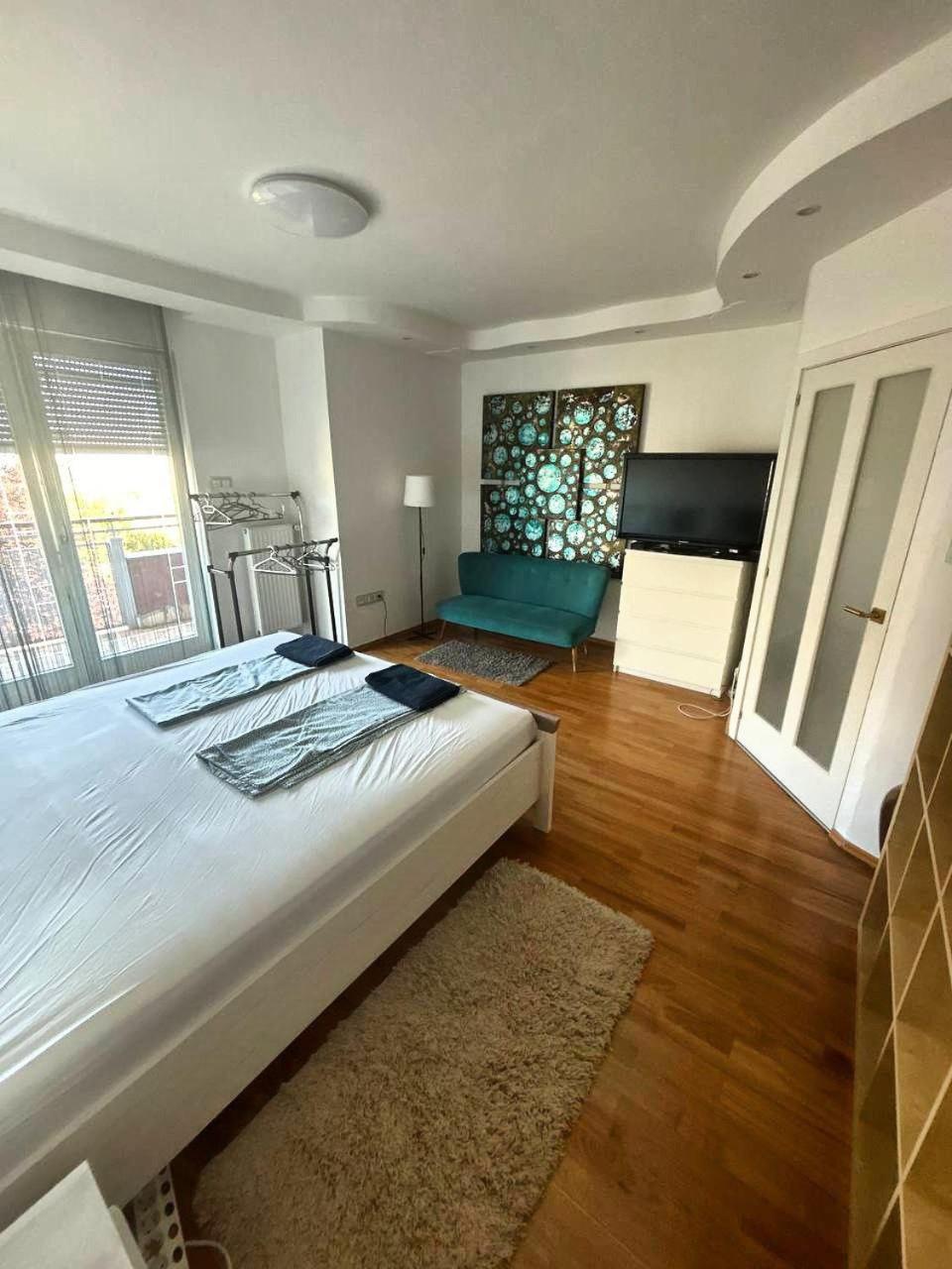 Rosehill Garden Family Villa With A Great Budapest View Bagian luar foto