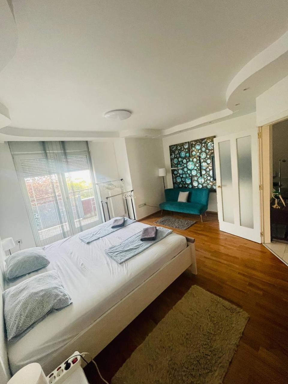 Rosehill Garden Family Villa With A Great Budapest View Bagian luar foto